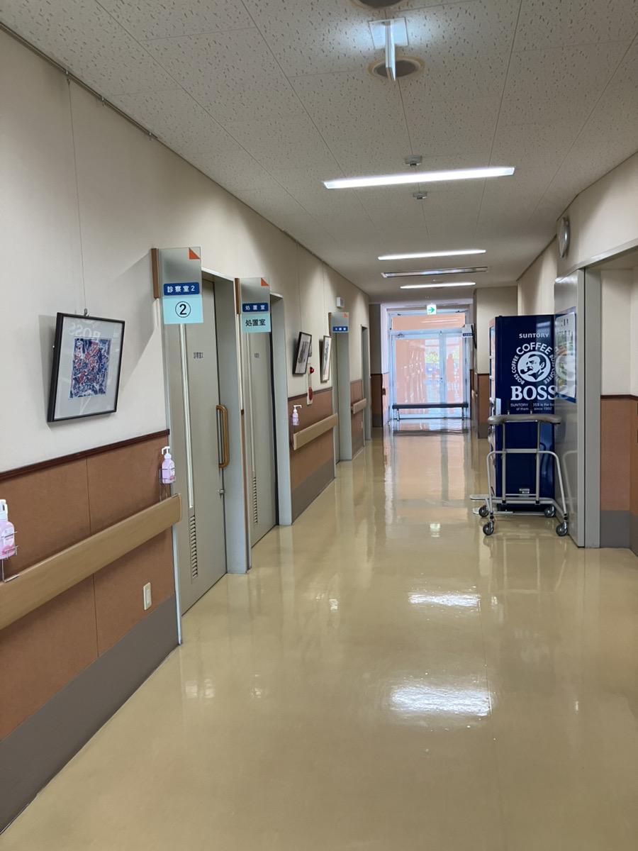 外来診療の廊下の写真
